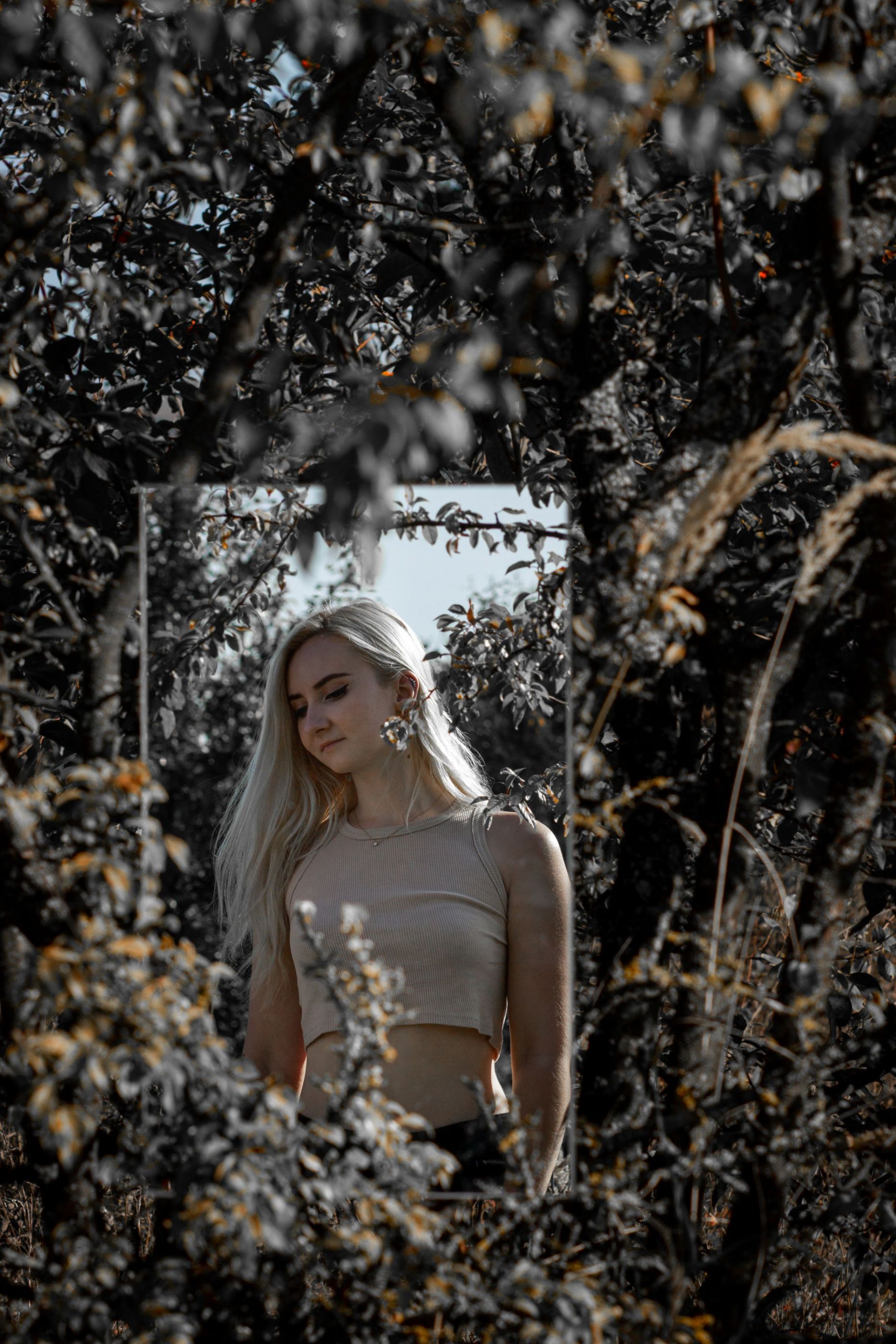 Девушка в зеркале